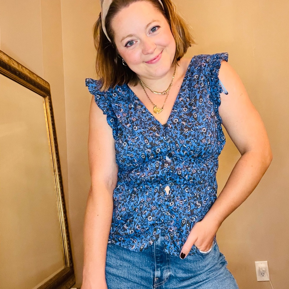 3/$25 🖤 Blue Floral Synched Waist Top

Brand: Old Navy

Color: Blue